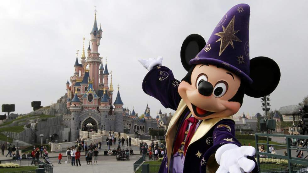 Euro Disney, recapitalisé, plonge en Bourse