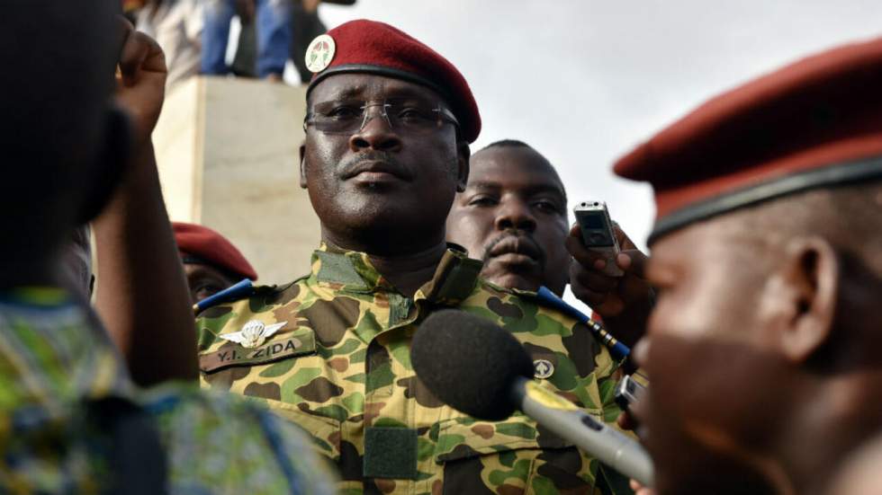 Burkina Faso : le lieutenant-colonel Zida au pouvoir, déjà contesté par l'opposition