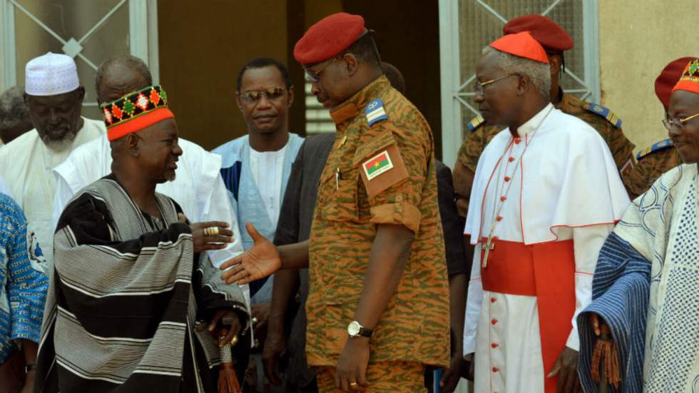 Au Burkina Faso, les militaires s'engagent "à remettre le pouvoir aux civils"