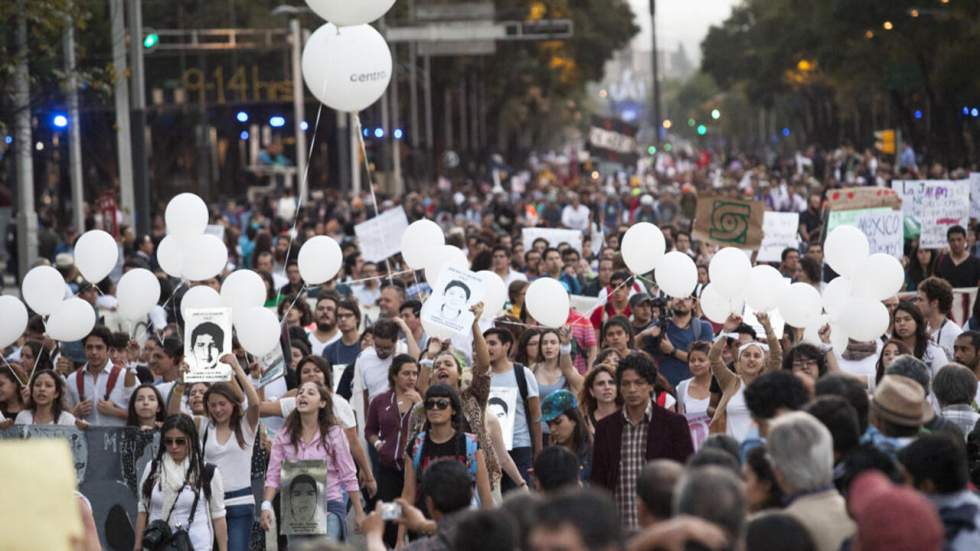 Étudiants disparus : des milliers de manifestants crient leur colère à Mexico