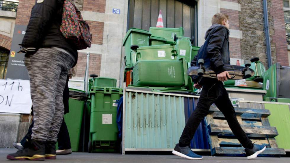 Barrage de Sivens : des manifestants bloquent des lycées à Paris