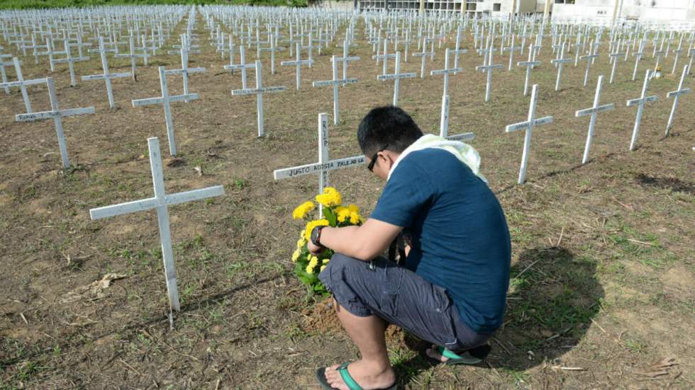 Un an après le typhon Haiyan, les Philippins honorent les disparus