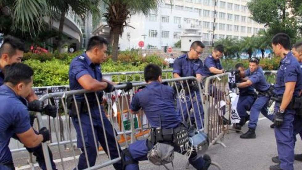 À Hong Kong, la police démantèle le camp pro-démocratie de Mongkok