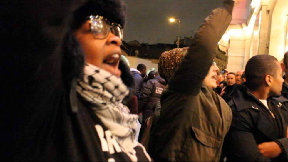 Vidéo : près de Paris, l’exposition "Exhibit B" perturbée par des manifestants