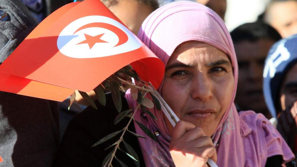 En direct : les Tunisiens aux urnes pour une présidentielle historique En direct : les Tunisiens aux urnes pour une présidentielle historique