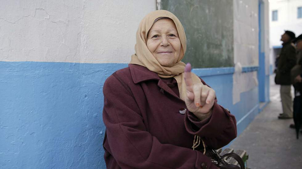 Devant un bureau de vote à Tunis : "On attend une ère nouvelle" Devant un bureau de vote à Tunis : "On attend une ère nouvelle"