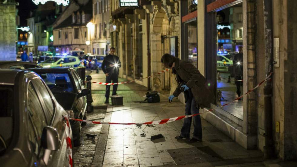 Un déséquilibré fauche 11 piétons à Dijon au cri d'"Allah Akbar" Un déséquilibré fauche 11 piétons à Dijon au cri d'"Allah Akbar"
