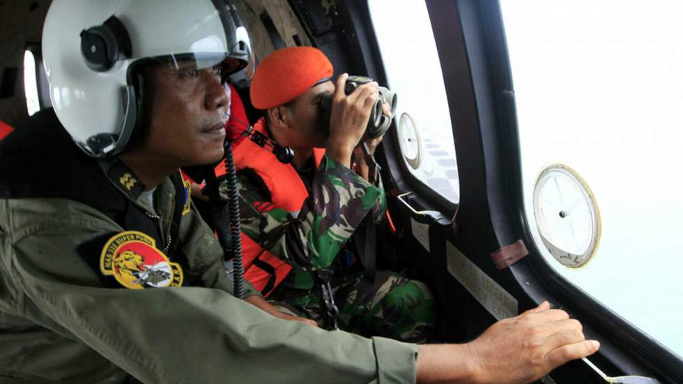 Crash du vol AirAsia : quatre parties de l’épave repérées en mer Crash du vol AirAsia : quatre parties de l’épave repérées en mer