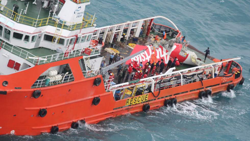 Crash du vol d'AirAsia : la deuxième boîte noire repêchée Crash du vol d'AirAsia : la deuxième boîte noire repêchée