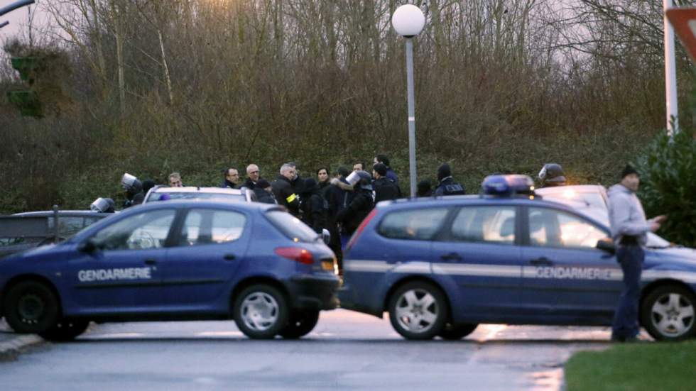 Attentats à Paris : les gardes à vue de douze suspects prolongées Attentats à Paris : les gardes à vue de douze suspects prolongées