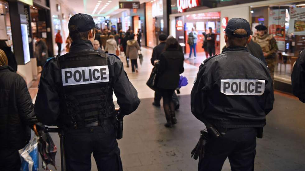 Attentats à Paris : les gardes à vue de neuf suspects prolongées Attentats à Paris : les gardes à vue de neuf suspects prolongées