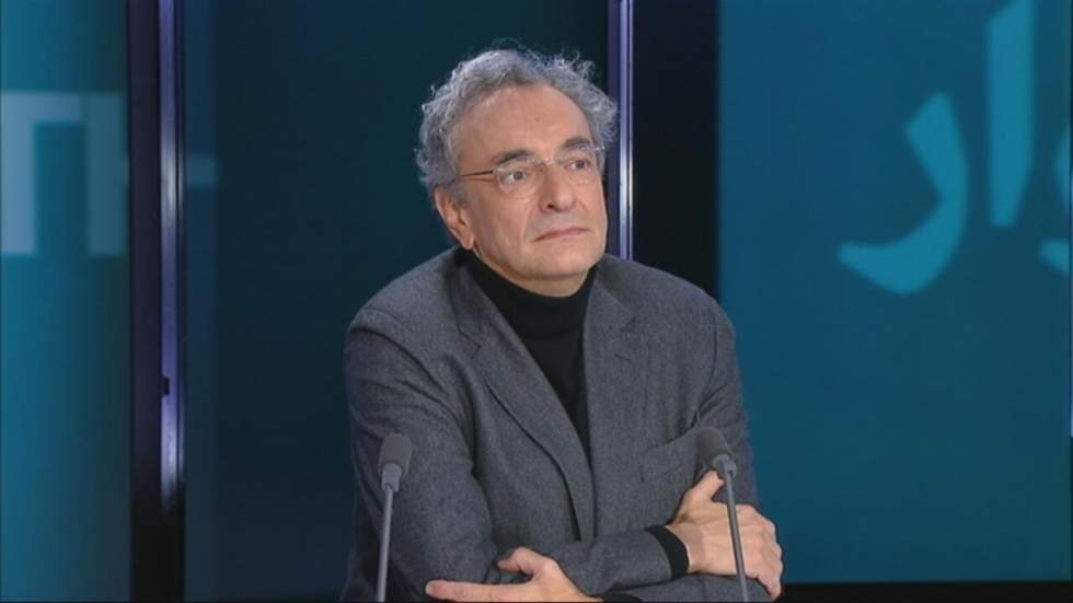 "Il y a des habitudes monarchiques en France" "Il y a des habitudes monarchiques en France"