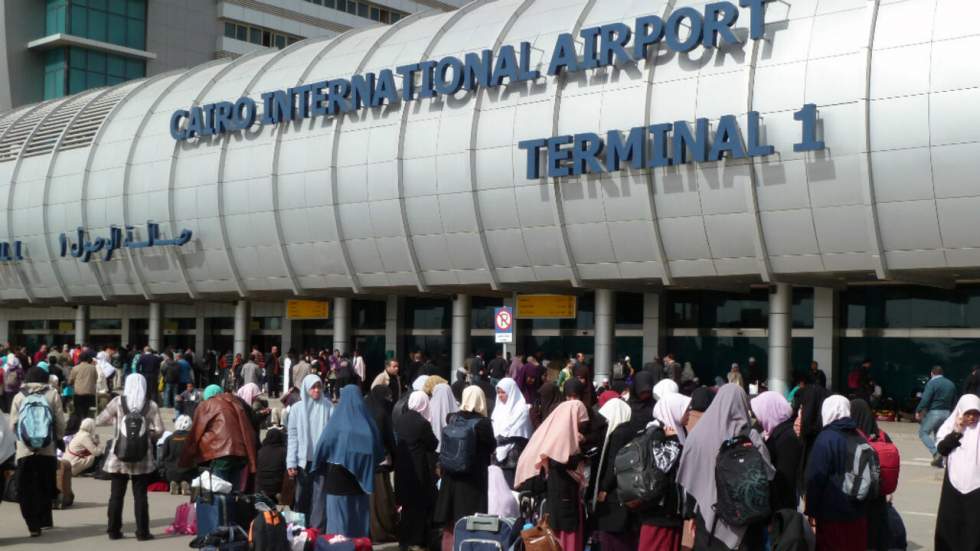 Explosion d'une bombe au Caire, deux autres désamorcées à l'aéroport