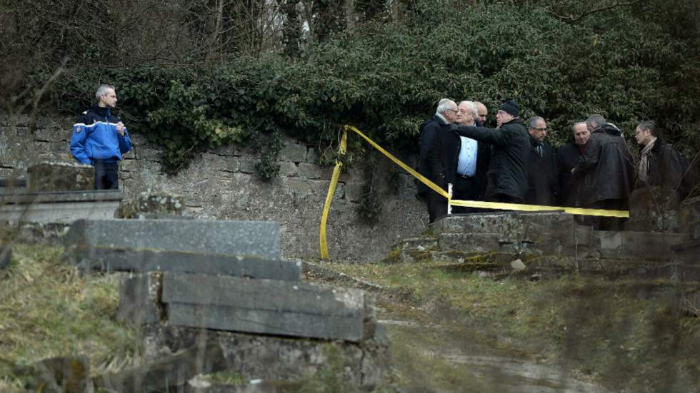 Cinq mineurs en garde à vue après la profanation d'un cimetière juif en Alsace