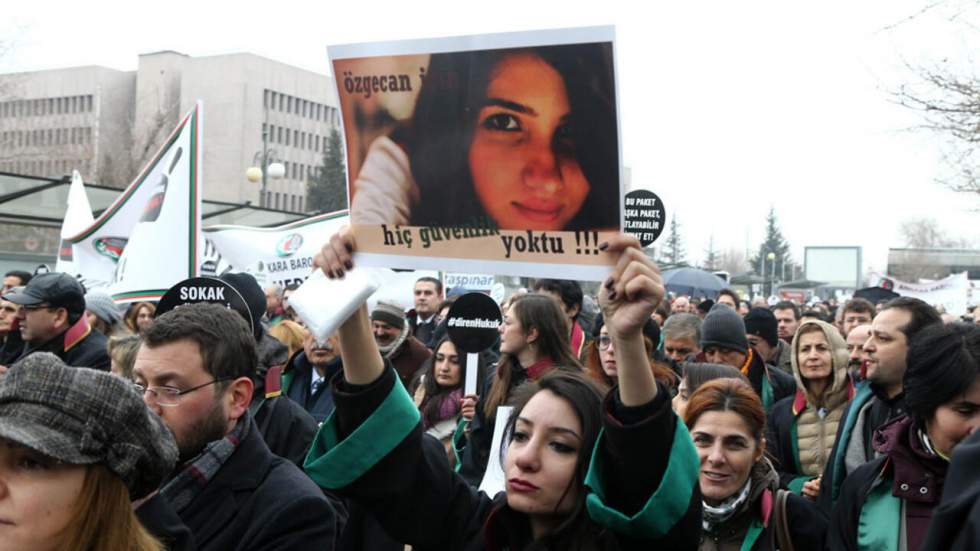 Colère en Turquie après le viol et l’assassinat d’une étudiante de 20 ans