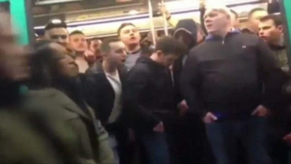 Incident raciste à Paris : trois supporters de Chelsea interdits de stade Incident raciste à Paris : trois supporters de Chelsea interdits de stade