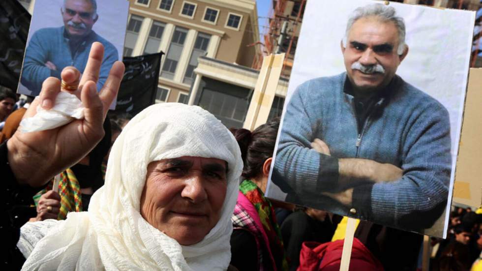 Abdullah Öcalan, le chef du PKK, appelle son mouvement à déposer les armes Abdullah Öcalan, le chef du PKK, appelle son mouvement à déposer les armes