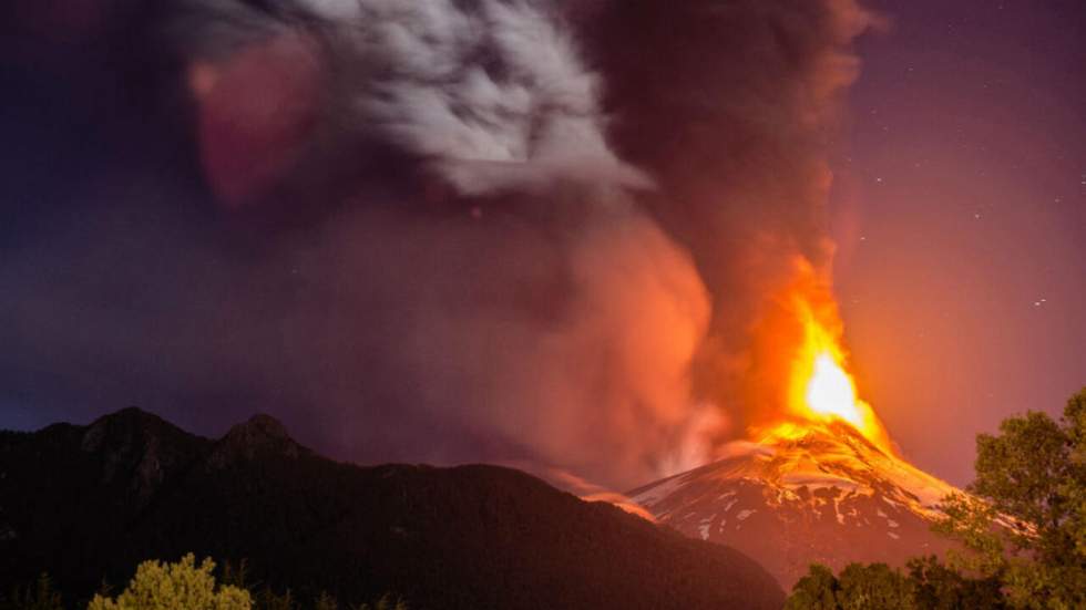 Vidéo : l'impressionnante éruption du volcan Villarrica au Chili