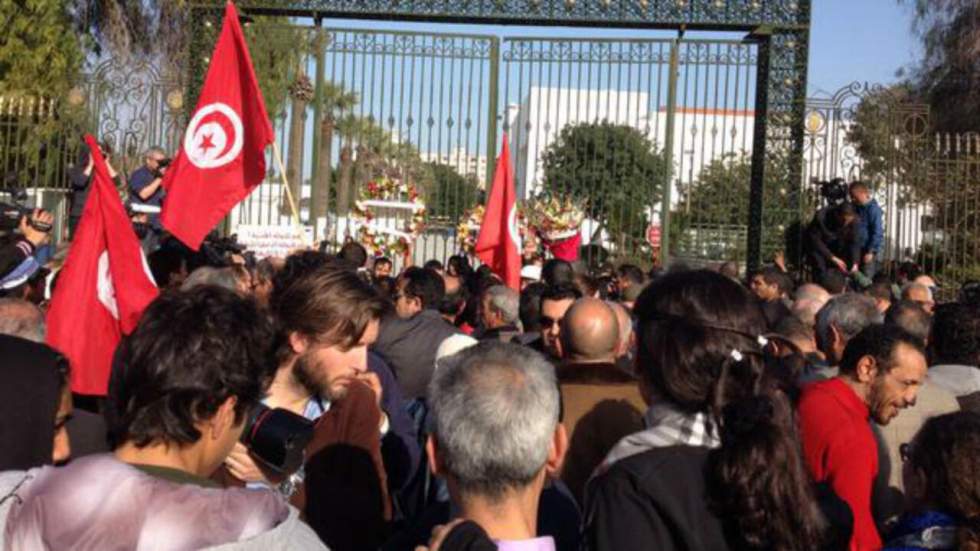 Des centaines de manifestants à Tunis après l'attaque au musée du Bardo