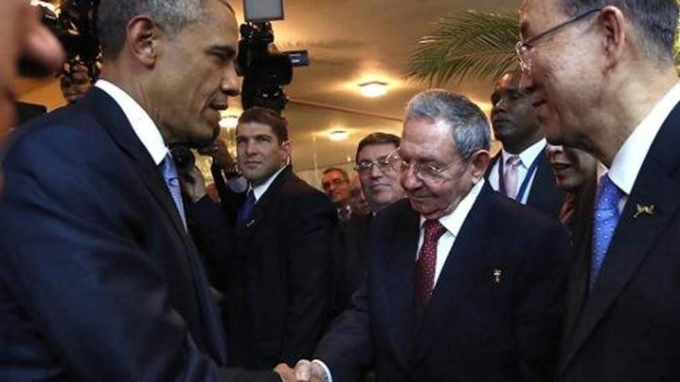 Obama et Castro normalisent leurs relations au Sommet des Amériques Obama et Castro normalisent leurs relations au Sommet des Amériques