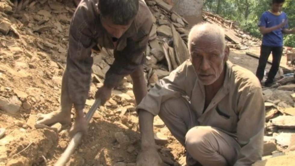 Népal : l'aide humanitaire commence à affluer dans les zones reculées