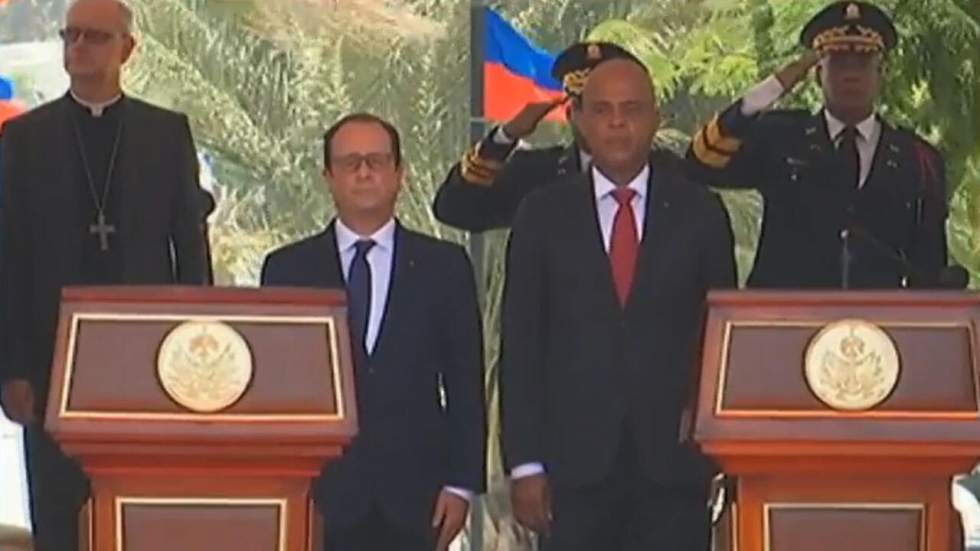François Hollande en Haïti esquive l'épineuse question de la dette française François Hollande en Haïti esquive l'épineuse question de la dette française