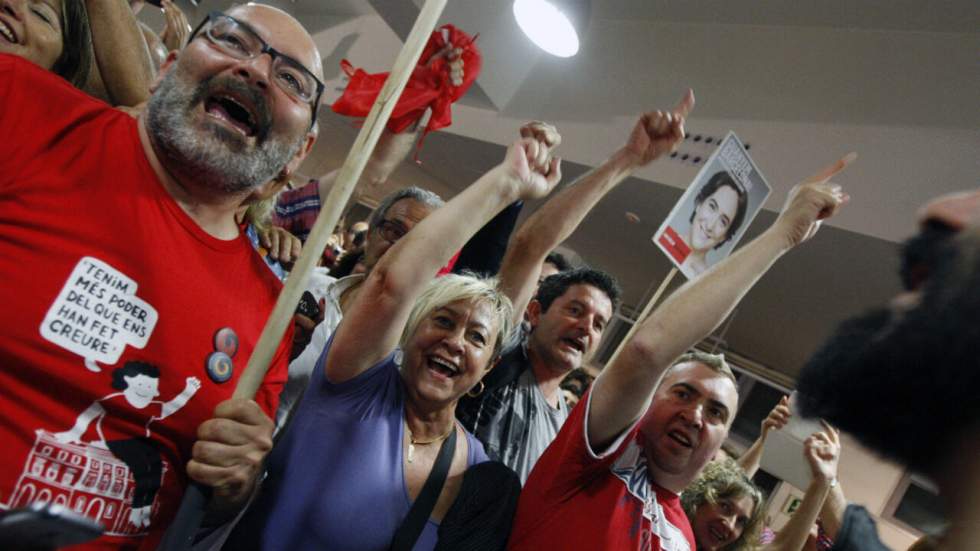 Élections en Espagne : la droite de Mariano Rajoy punie, percée des Indignés