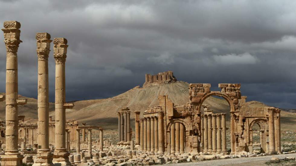 L'armée syrienne mène des raids aériens sur Palmyre tombée aux mains de l'EI