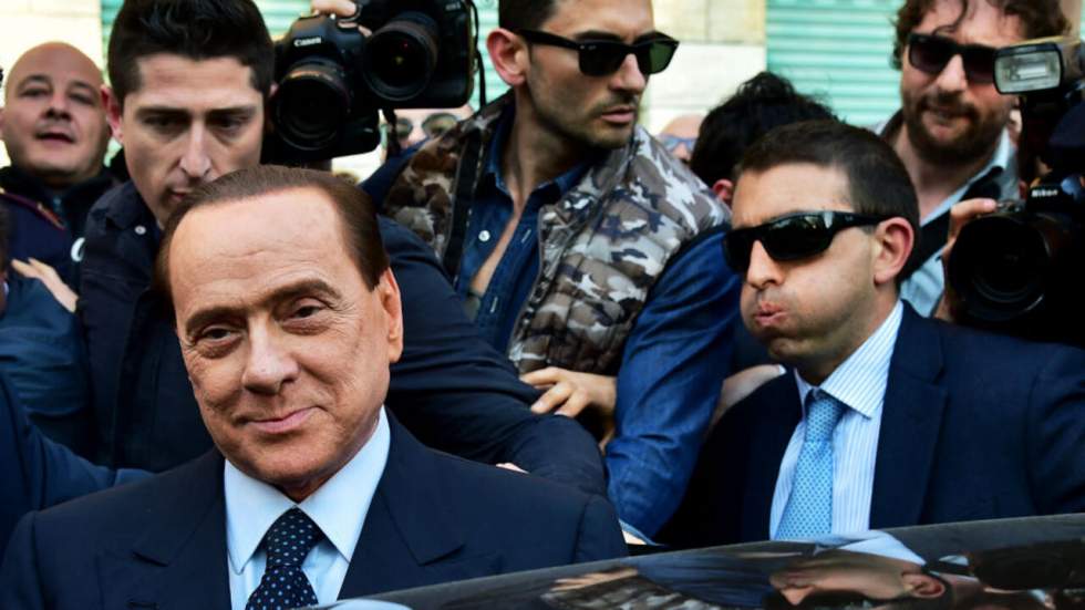 Berlusconi se trompe de meeting et encourage un candidat de gauche Berlusconi se trompe de meeting et encourage un candidat de gauche
