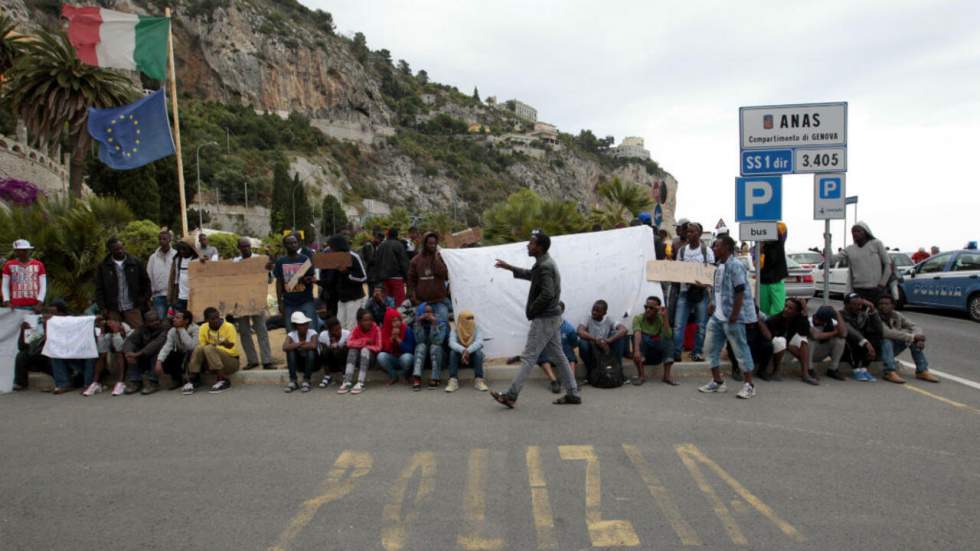 La police italienne disperse les migrants rassemblés à la frontière avec la France La police italienne disperse les migrants rassemblés à la frontière avec la France