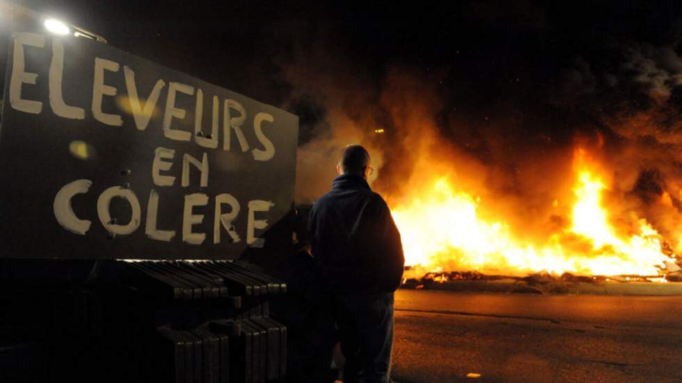 Les agriculteurs haussent le ton lors de "la nuit de l'élevage en détresse"