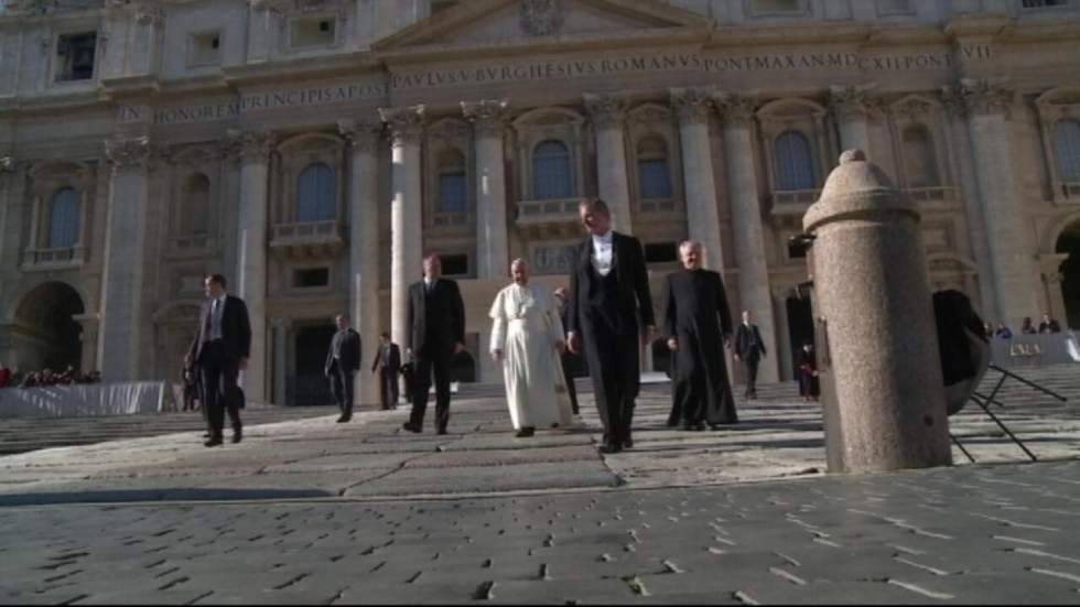 Le pape François durcit le ton contre les pédophiles