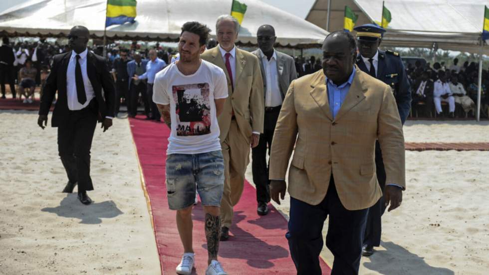 Lionel Messi pose le pied au Gabon et suscite la controverse