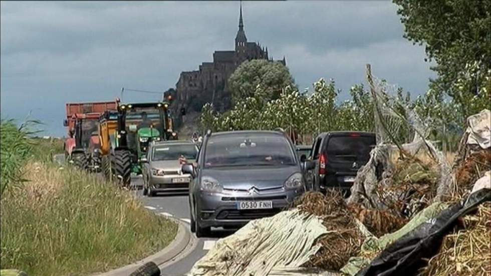 Prix de la viande : les agriculteurs bloquent les routes