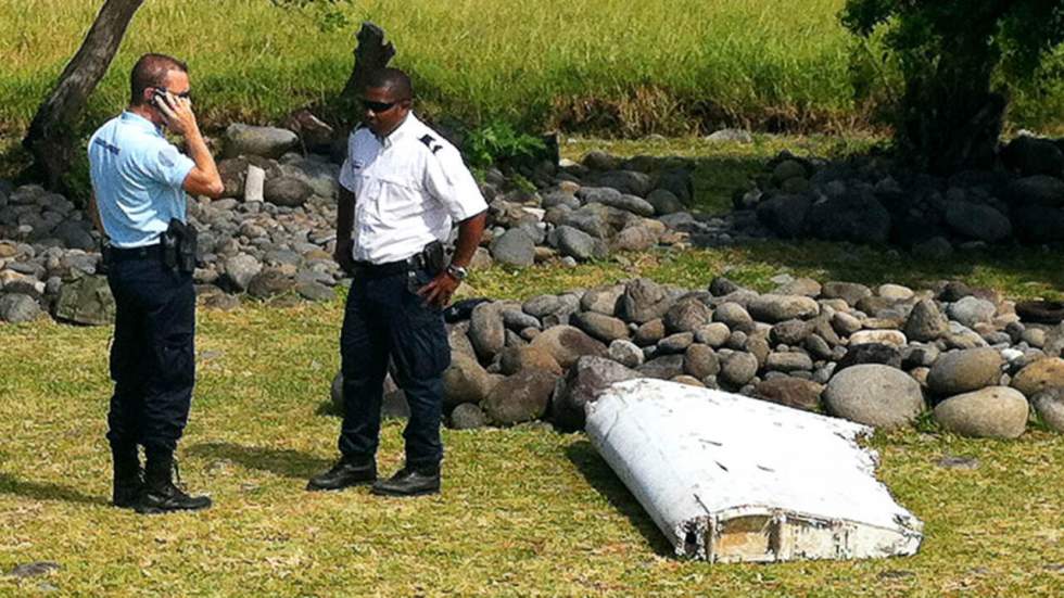 Vol MH370 : le fragment d'aile retrouvé à La Réunion attendu à Paris