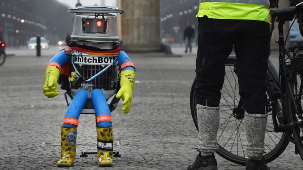 HitchBOT, le petit robot autostoppeur démembré par un vandale à Philadelphie