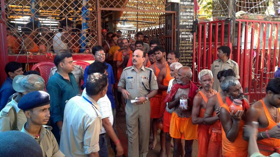 Au moins dix morts dans une bousculade mortelle lors d'un festival religieux indien Au moins dix morts dans une bousculade mortelle lors d'un festival religieux indien