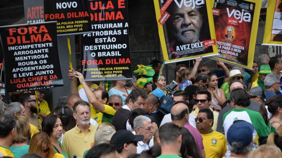 Des centaines de milliers de Brésiliens manifestent contre la présidente Dilma Rousseff