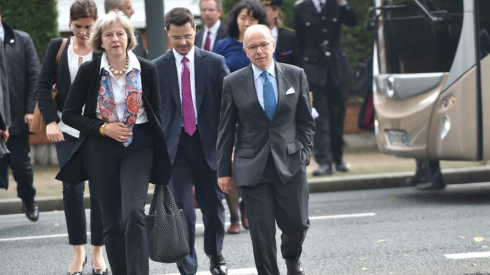 Migrants : signature d'un accord franco-britannique, Cazeneuve attendu à Berlin