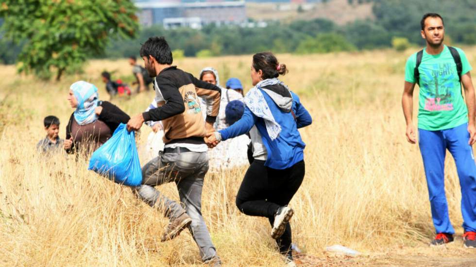 Macédoine : des milliers de migrants débordent la police et pénètrent sur le territoire