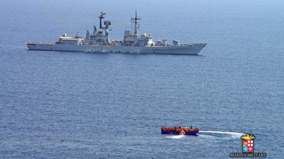 La marine italienne secourt environ 3 000 migrants au large de la Libye