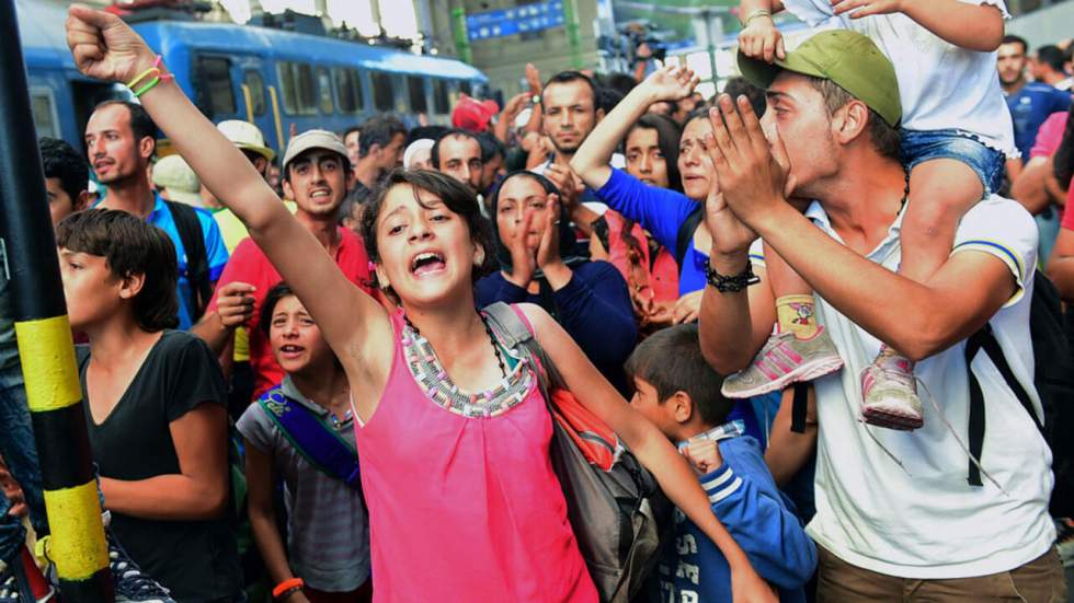 Hongrie : interdits d'accès à la gare de Budapest, des migrants manifestent