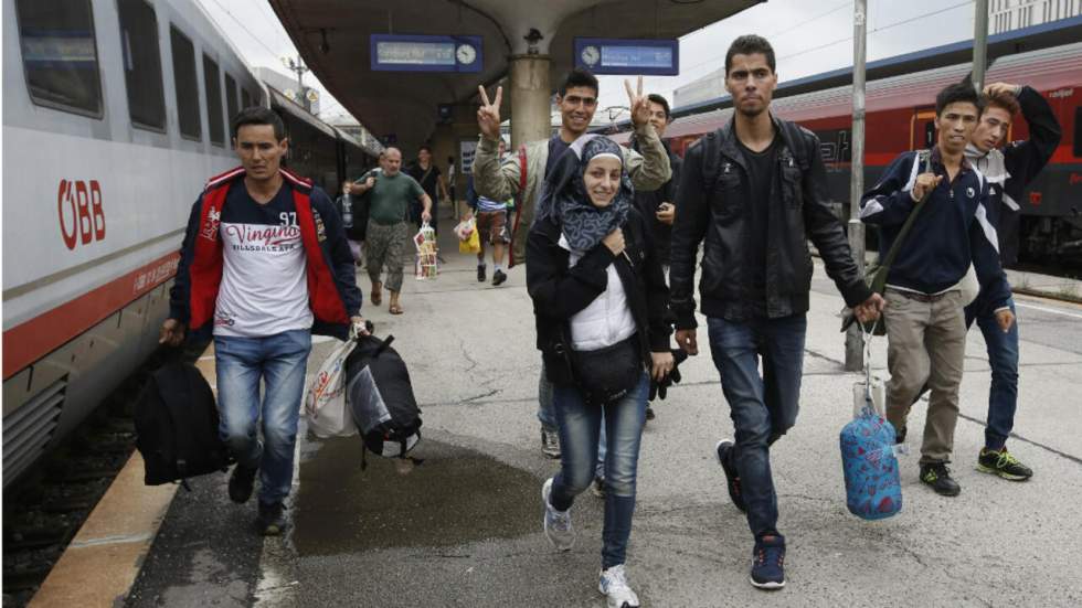 Partis de Budapest, des milliers de migrants arrivent en Autriche et en Allemagne Partis de Budapest, des milliers de migrants arrivent en Autriche et en Allemagne