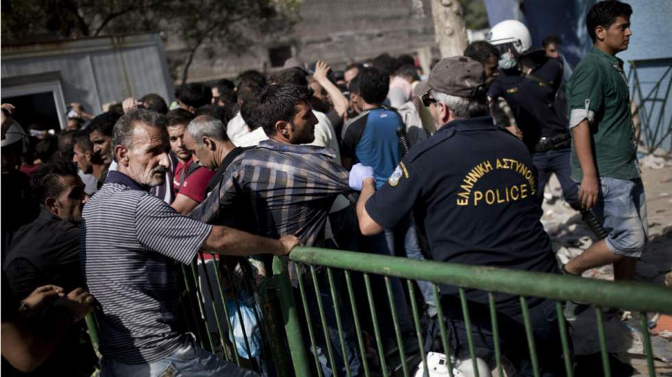 Grèce : un bébé réfugié meurt à son arrivée, incidents à Lesbos Grèce : un bébé réfugié meurt à son arrivée, incidents à Lesbos