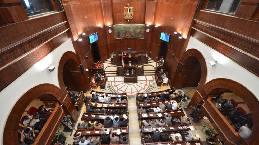 Égypte : Chérif Ismaïl chargé de former un nouveau cabinet après la démission du gouvernement Égypte : Chérif Ismaïl chargé de former un nouveau cabinet après la démission du gouvernement