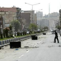 Assiégée depuis huit jours par l'armée turque, Cizre de nouveau accessible Assiégée depuis huit jours par l'armée turque, Cizre de nouveau accessible