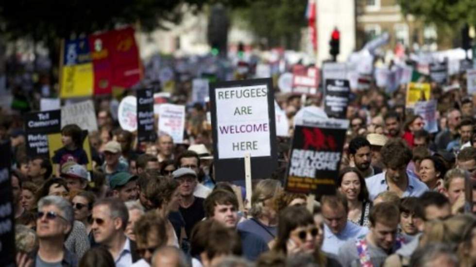 Mobilisation massive en Europe pour ou contre l'accueil des réfugiés