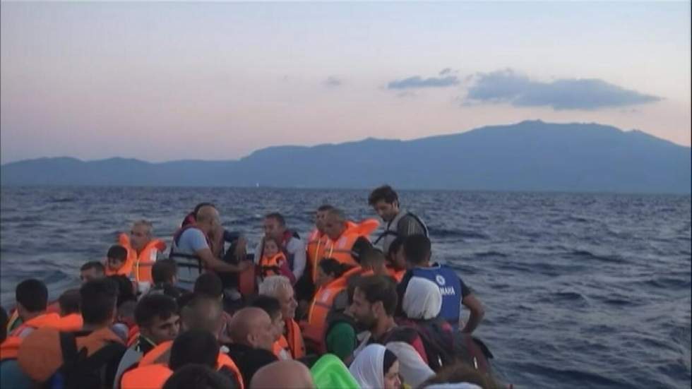 Avec les migrants qui traversent la mer Égée sur des embarcations de fortune Avec les migrants qui traversent la mer Égée sur des embarcations de fortune