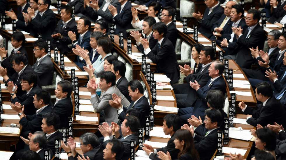 Le Japon adopte des lois de défense controversées