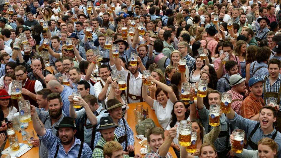 La fête de la bière s'ouvre à Munich en pleine crise migratoire